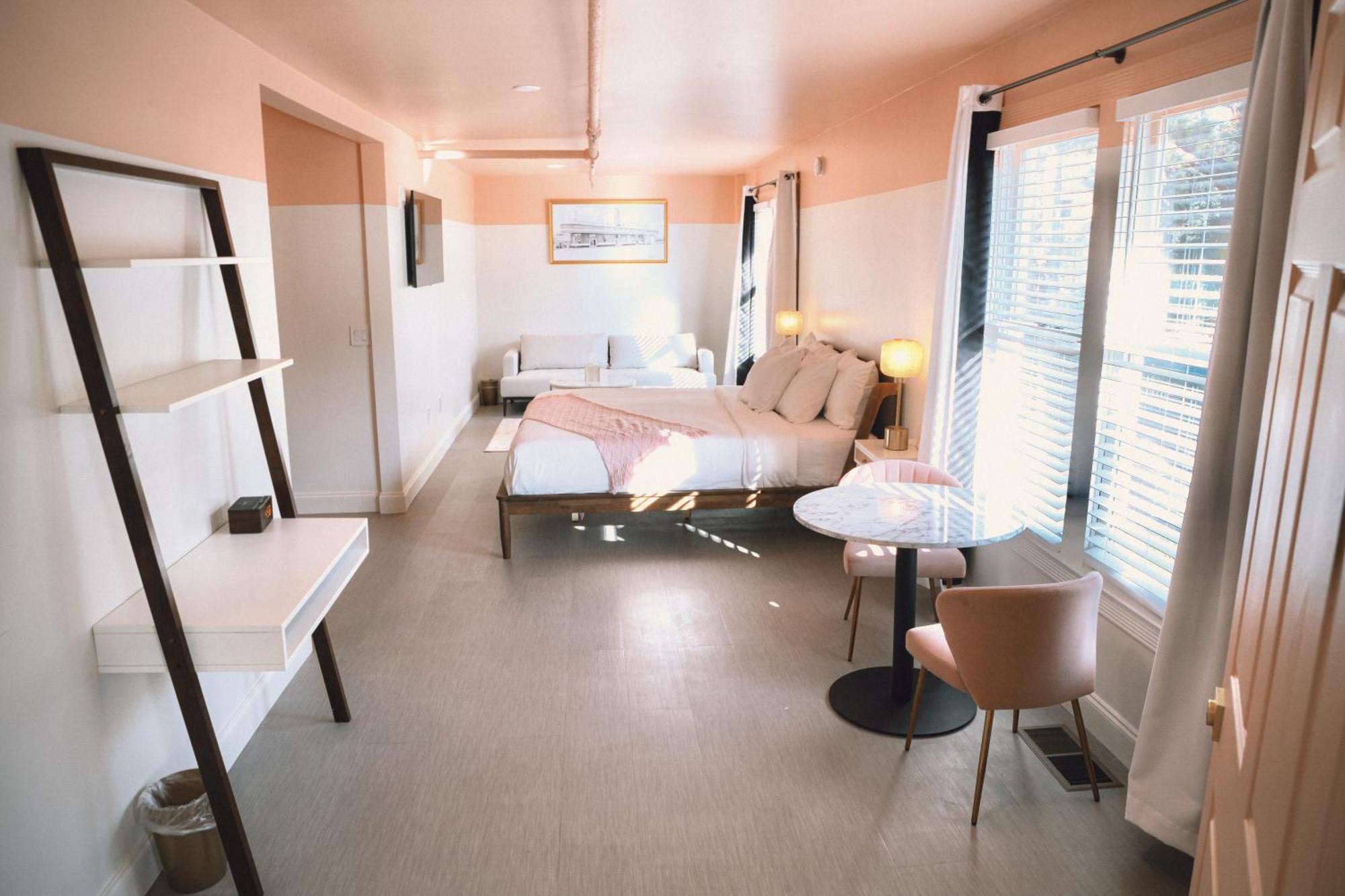 Peninsula Bed & Cocktails Hotel กัลฟ์พอร์ท ภายนอก รูปภาพ